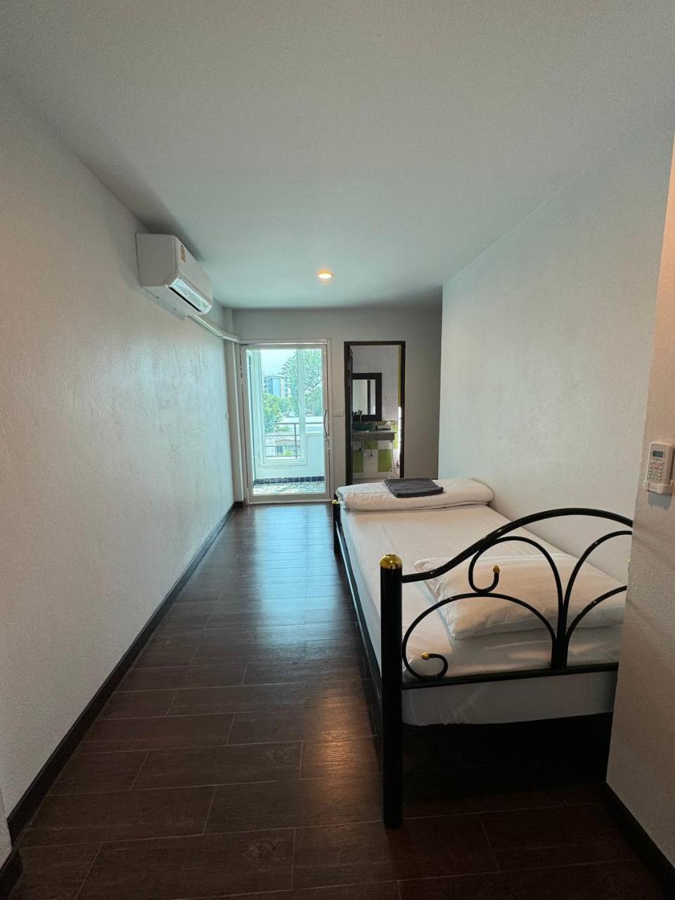 Chris Jay @ Cnx Apartment Chiang Mai Exterior photo